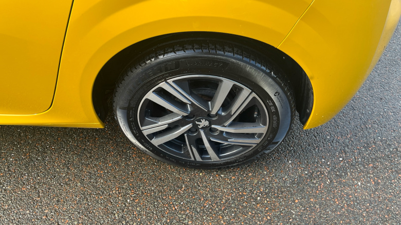 Peugeot 208 1.2 PureTech 100 Active Premium + 5dr Petrol Hatchback